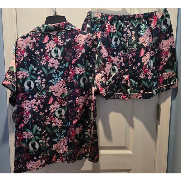 NWT Izzy & Liv Netflix Bridgerton pajamas top/shorts sz XL - Picture 2 of 8